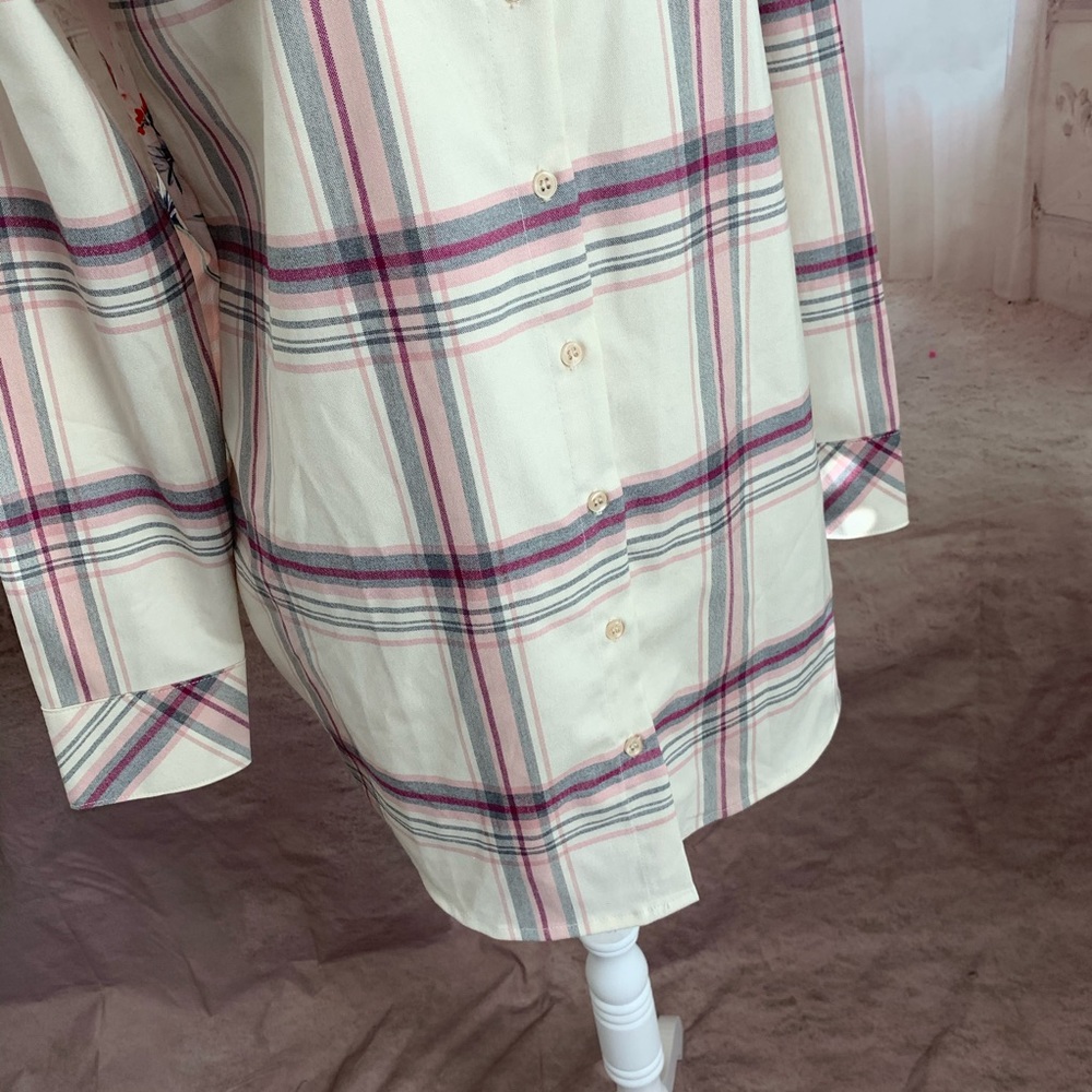 ISLE Melis Kozon Plaid Button Panel Accent Shirt - Picture 4 of 10